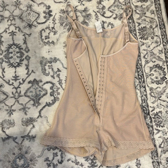 Sonryse Small Faja Compression Post Surgery Liposuction Tummy Tuck Bodysuit - Picture 7 of 11